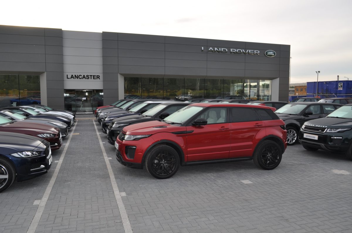 New Jaguar Land Rover Showroom Opens in Reading - Underwood Carpenter